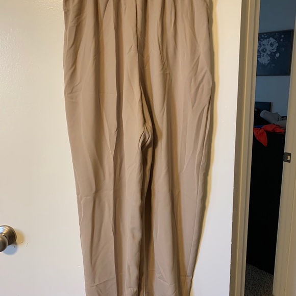 Tan pants - Picture 2 of 2